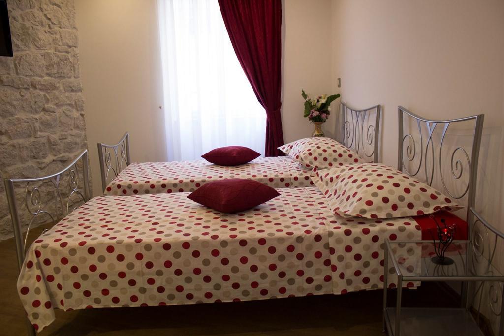 Sobe Jukic Apartamento Split Quarto foto